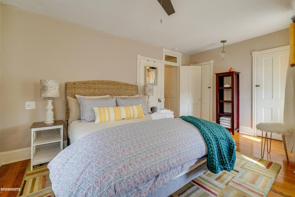 Сasa de vacaciones Quaint Brick Townhome In Historic *